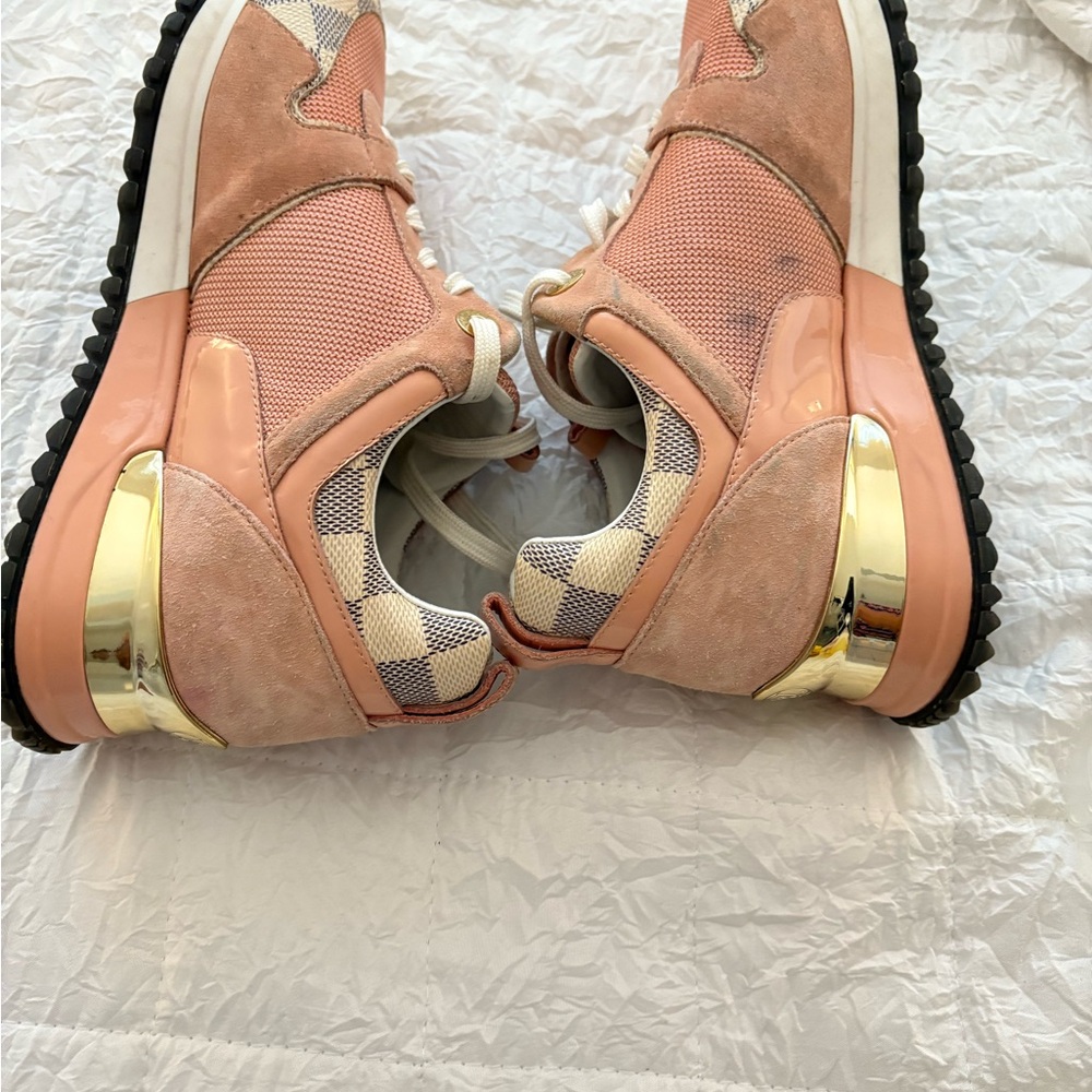 Louis Vuitton Peach and Gold Sneakers for Women - Picture 3 of 5